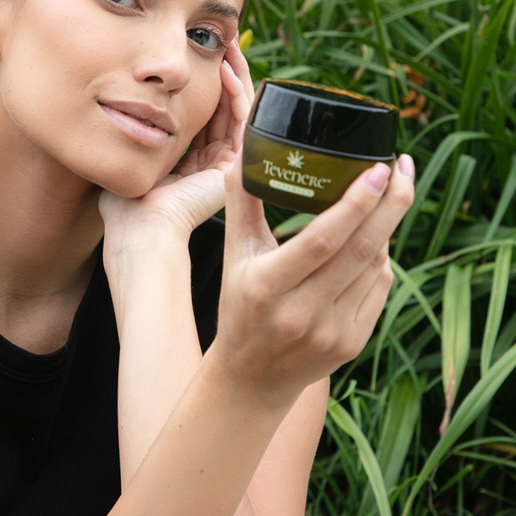 Tevenere’s Lifting & Firming Mask - Picture 10 of 12